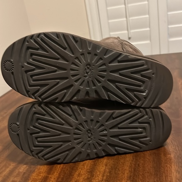 Ugg Australia classic short boot. - Picture 5 of 9